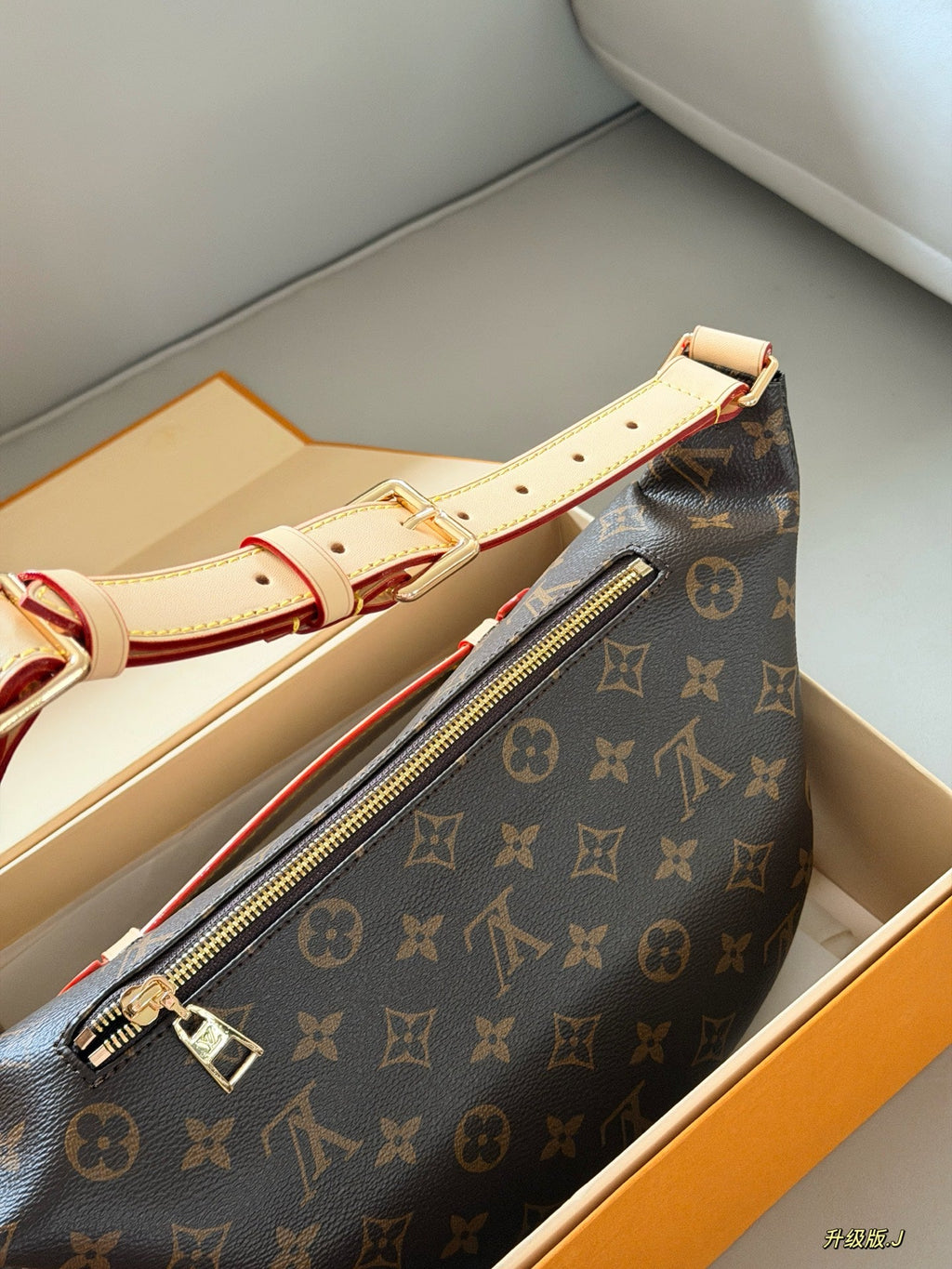 Horizontal vintage waist bag/chest bag
