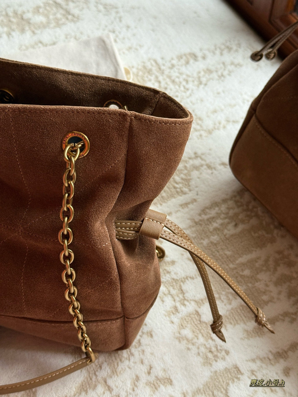 Matte suede triangular grid tote bag
