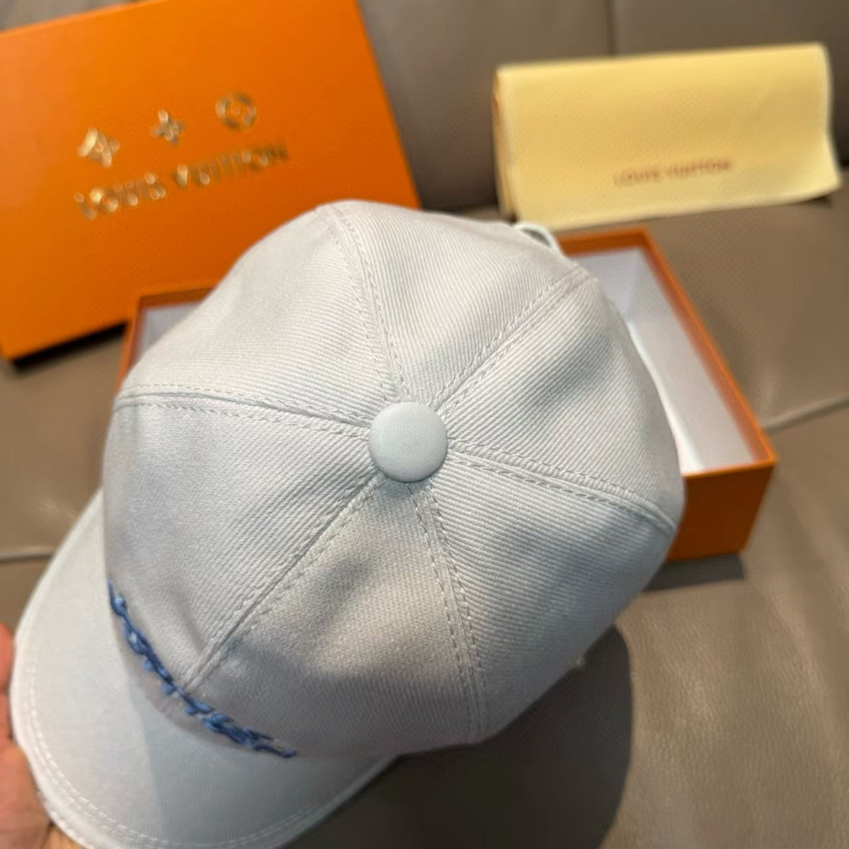 New embroidered canvas baseball cap