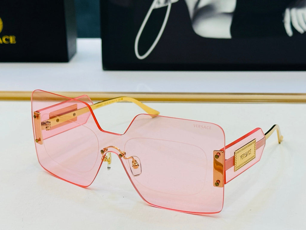Fashionable large square sunglasses