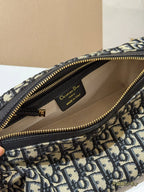 Horizontal lunch box bag made of canvas and cowhide
