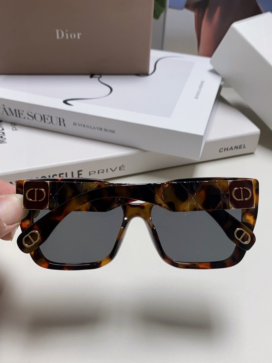 Super Beautiful Geometric Lingge Mirror Legs Super Beautiful New Women's Sunglasses
