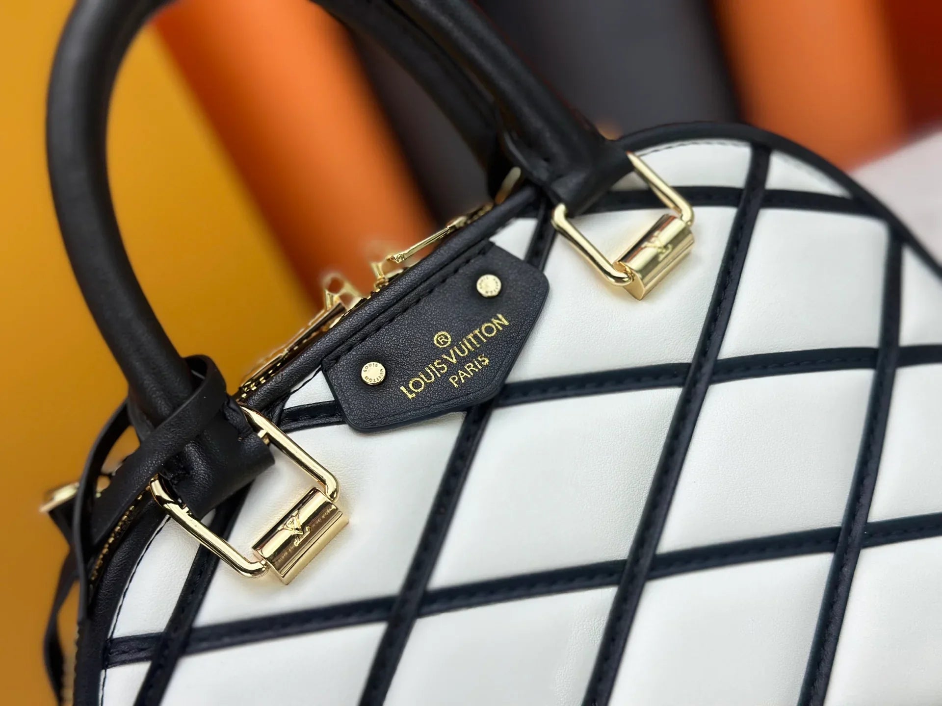 Classic Alma handbag