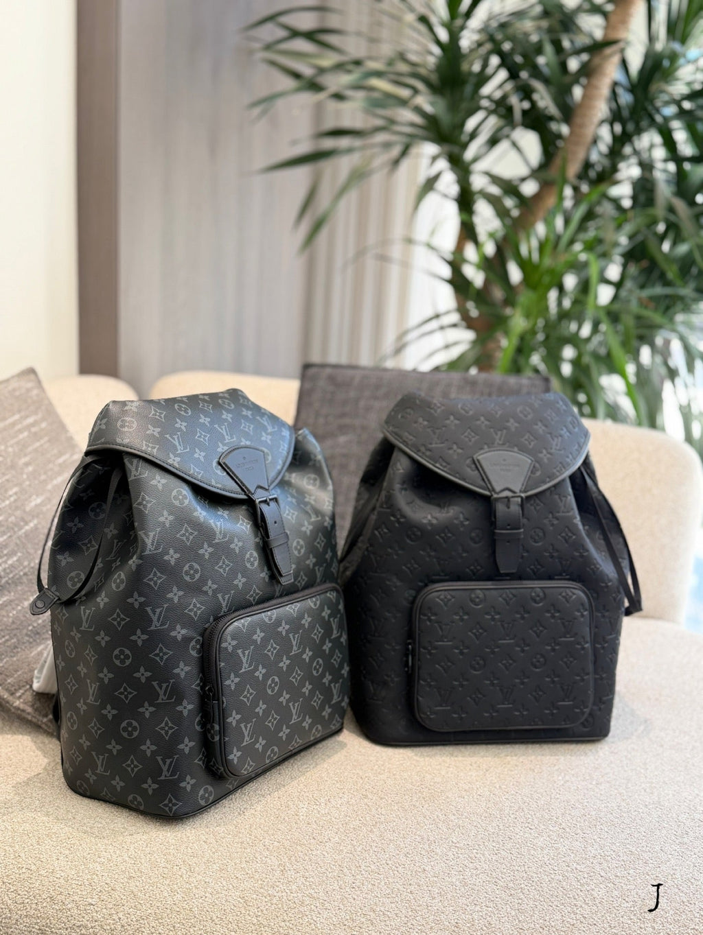 Belt buckle black flower/embossed backpack