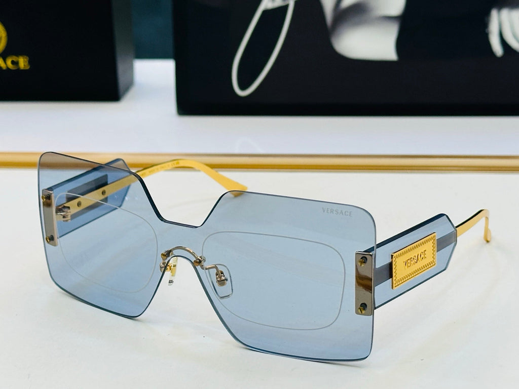 Fashionable large square sunglasses