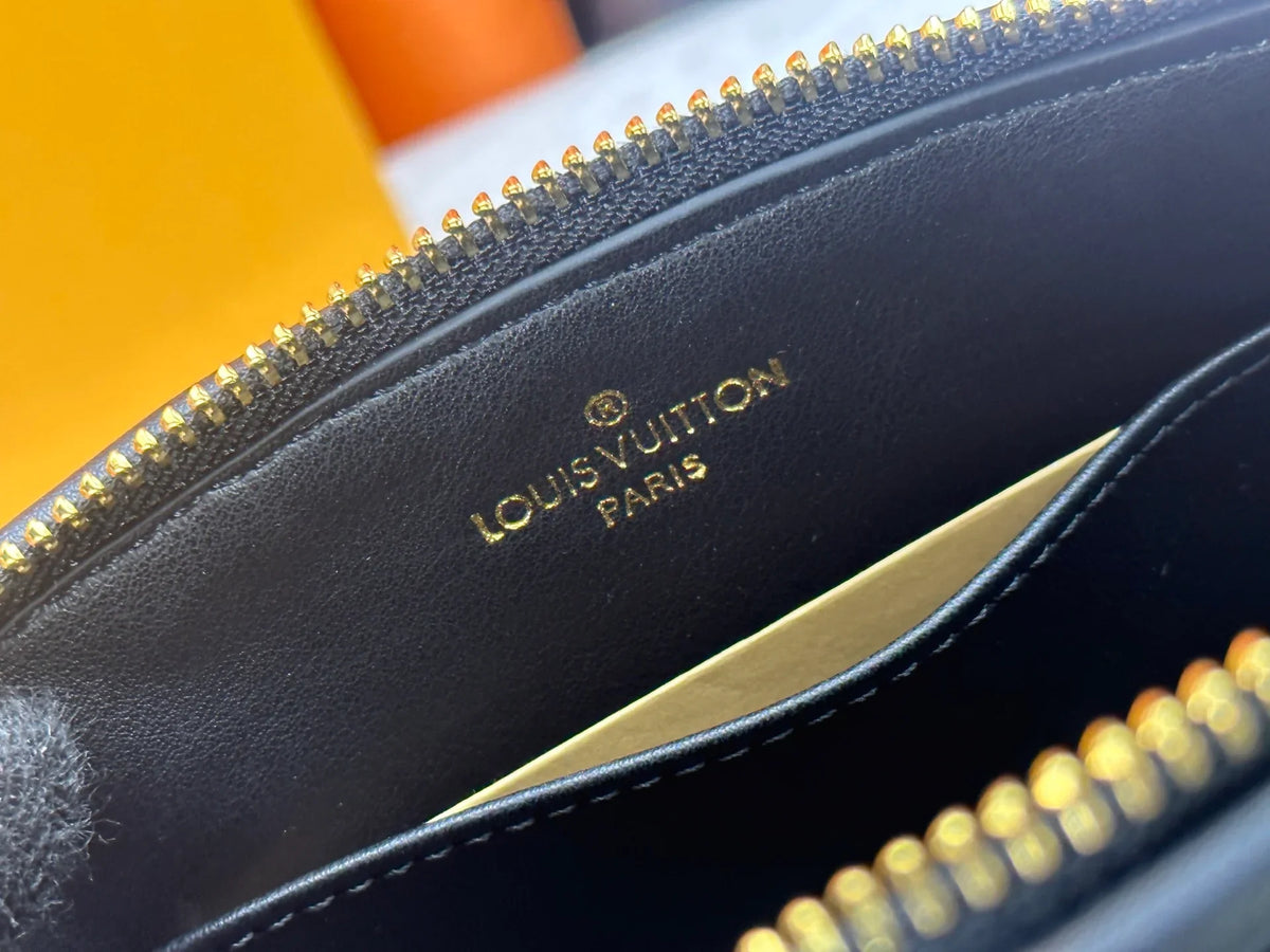 Classic Alma handbag
