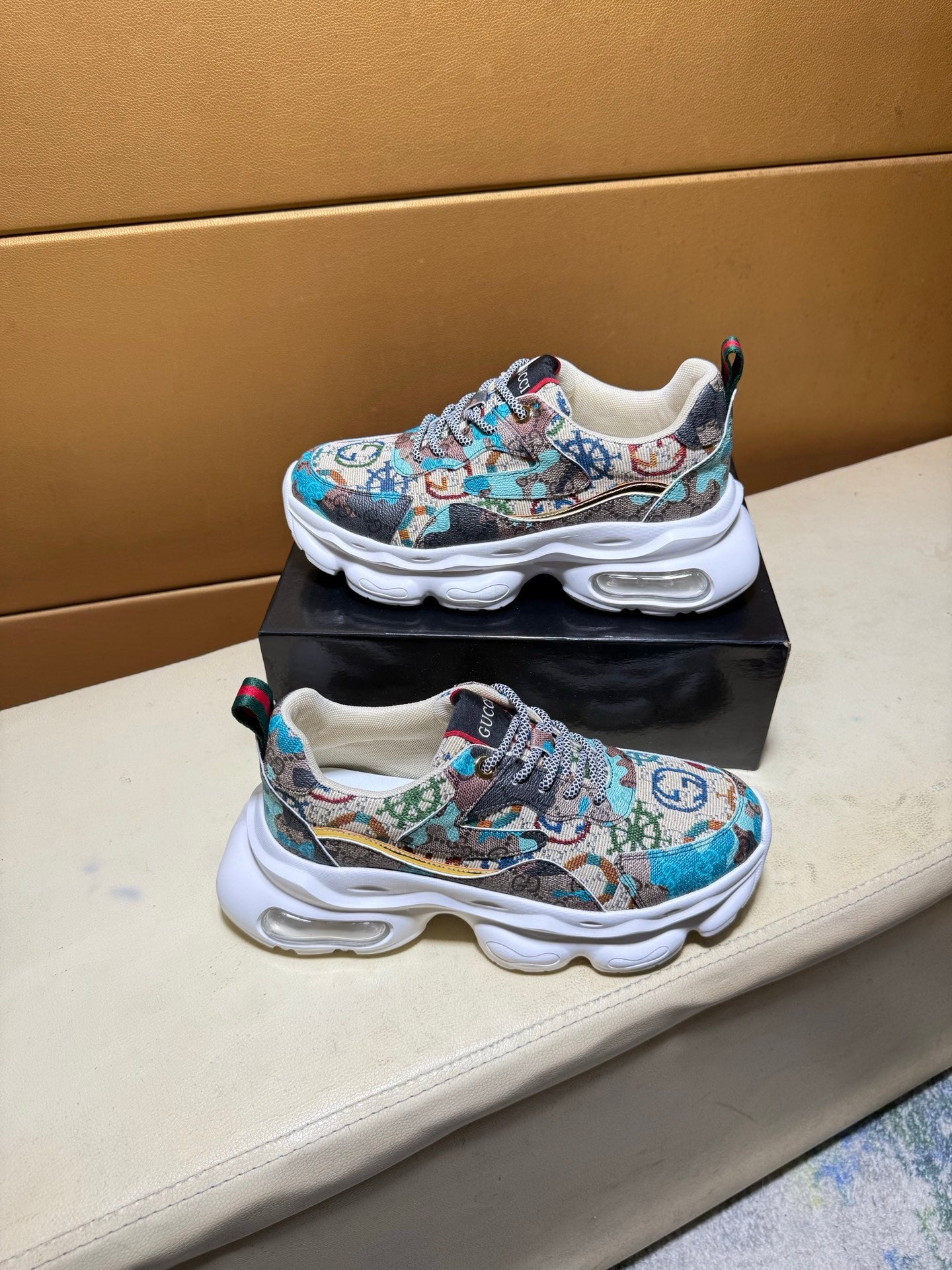 Unique modern style sports shoes