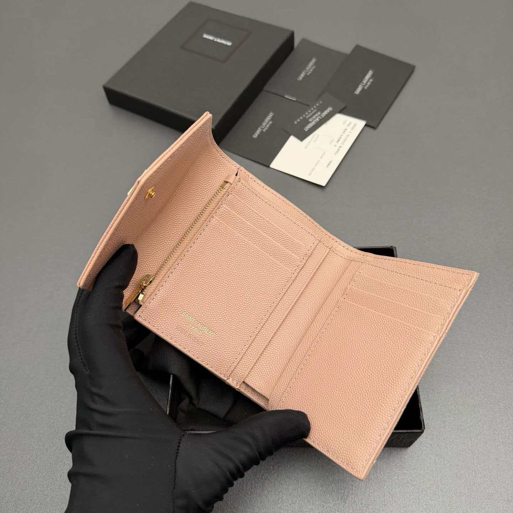 Short grain embossed leather three fold short bag