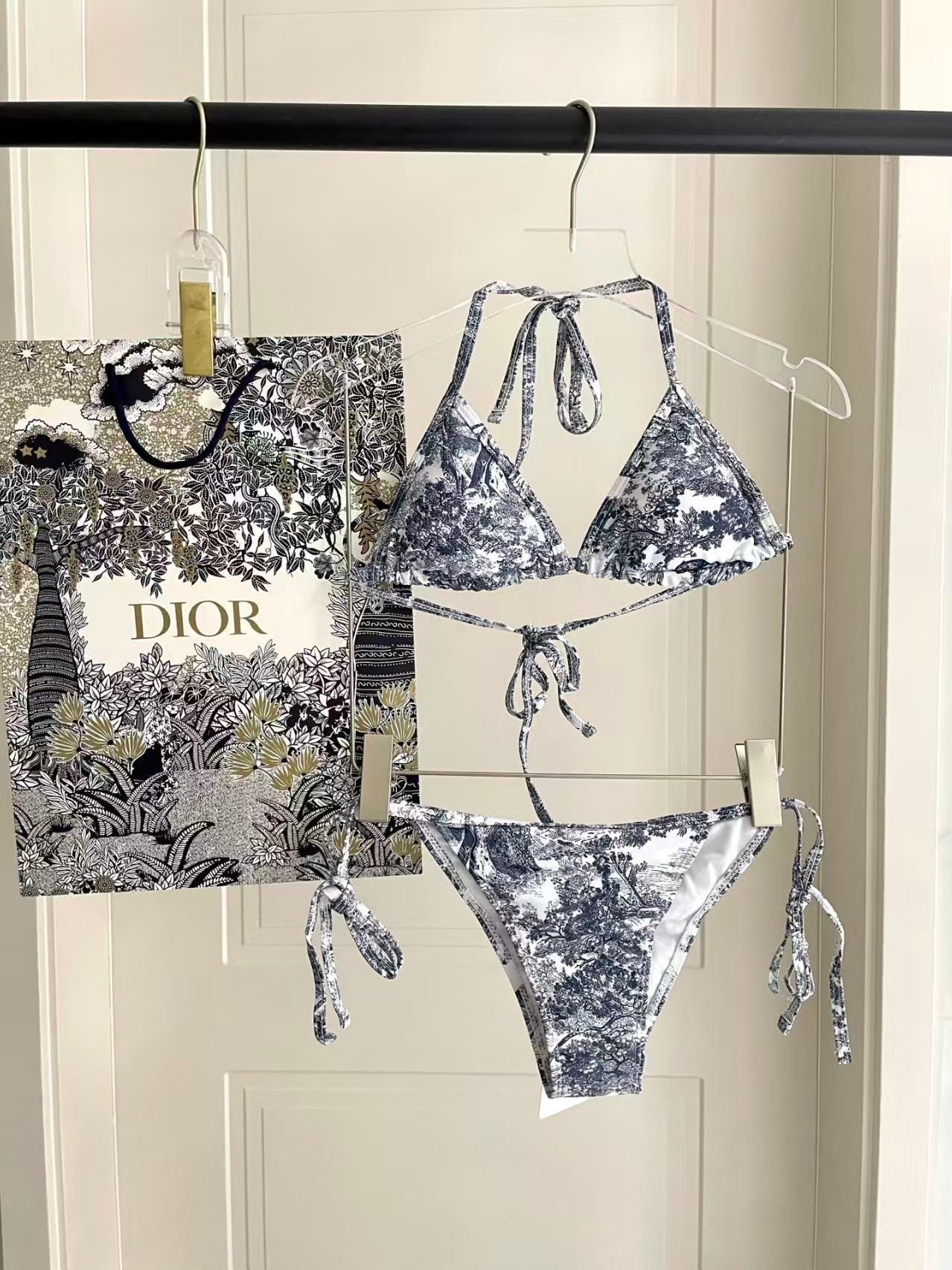 New three piece printed swimsuit