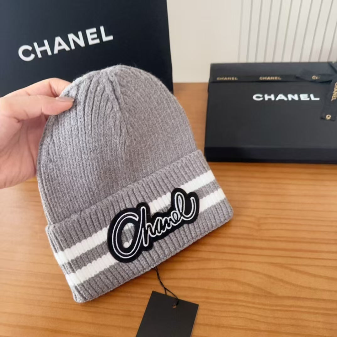 New autumn and winter hats