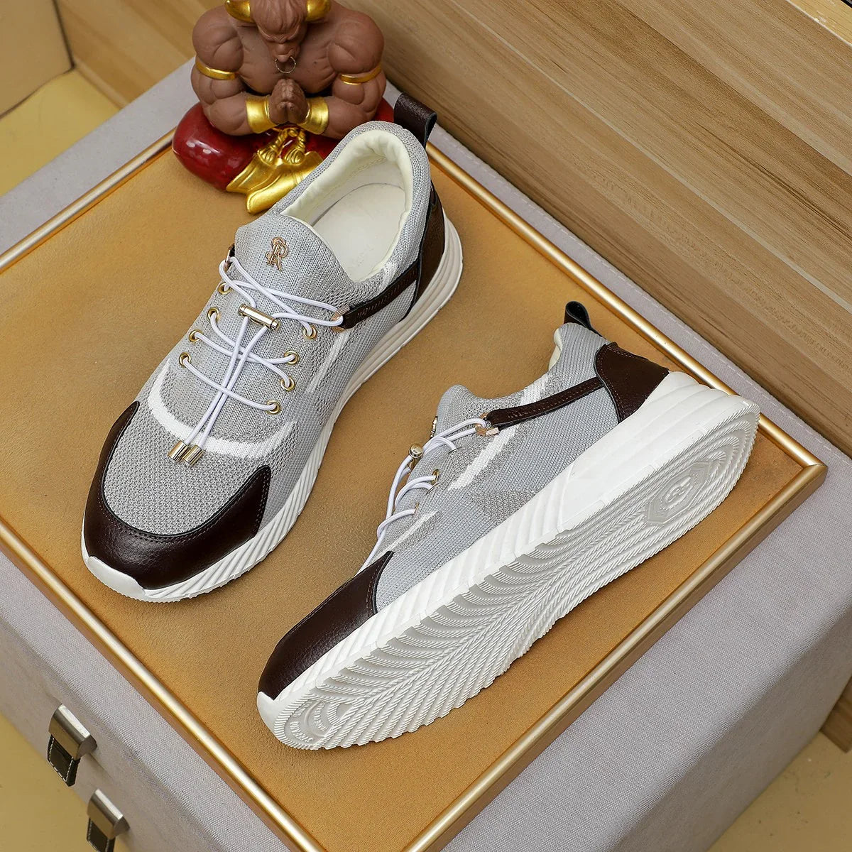 Calf leather sports shoes
