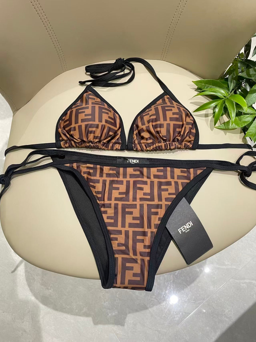 New split camisole swimsuit
