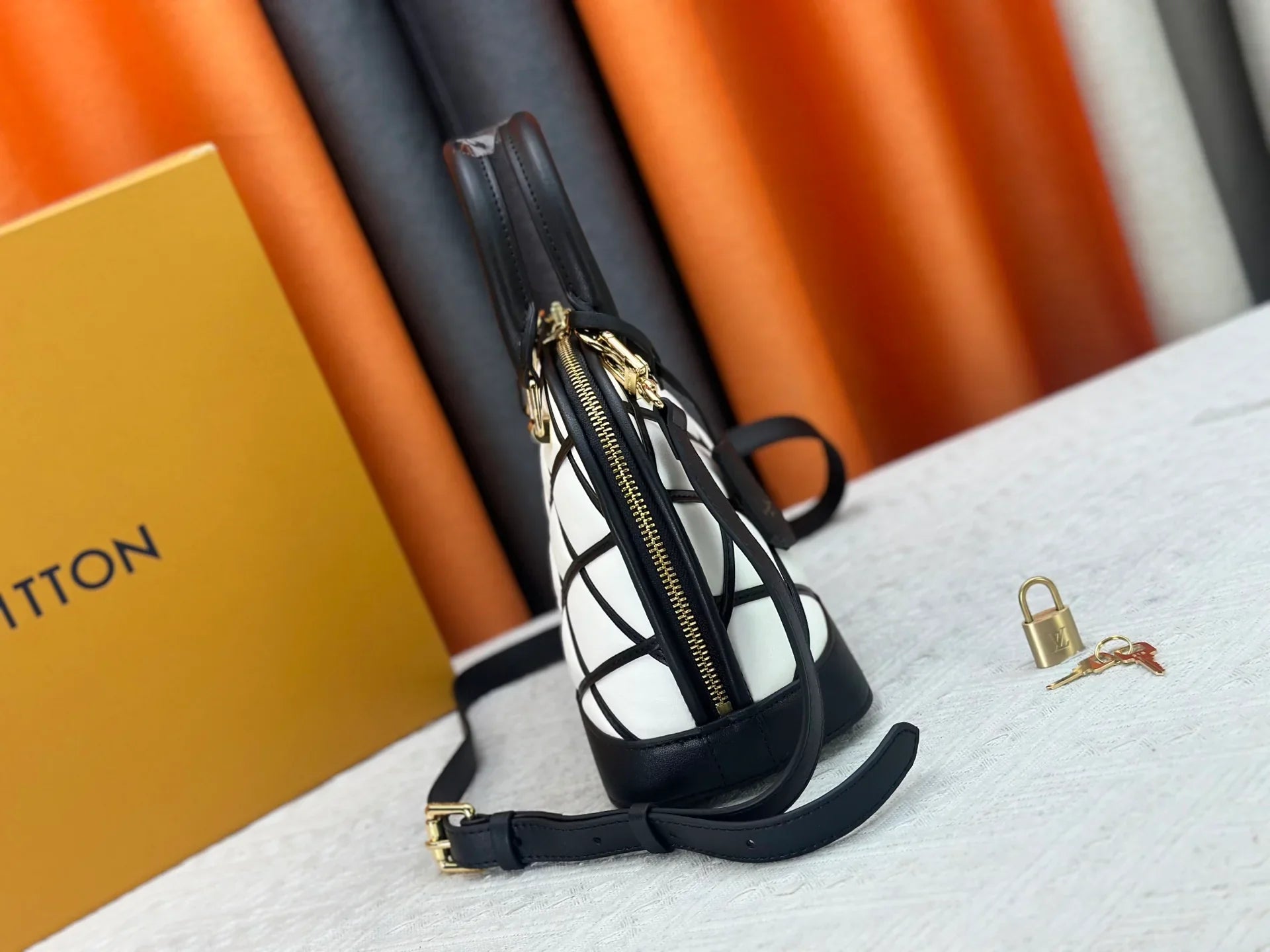 Classic Alma handbag