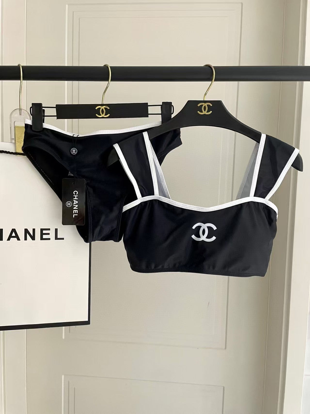 New Split Wide Shoulder Strap Swimsuit