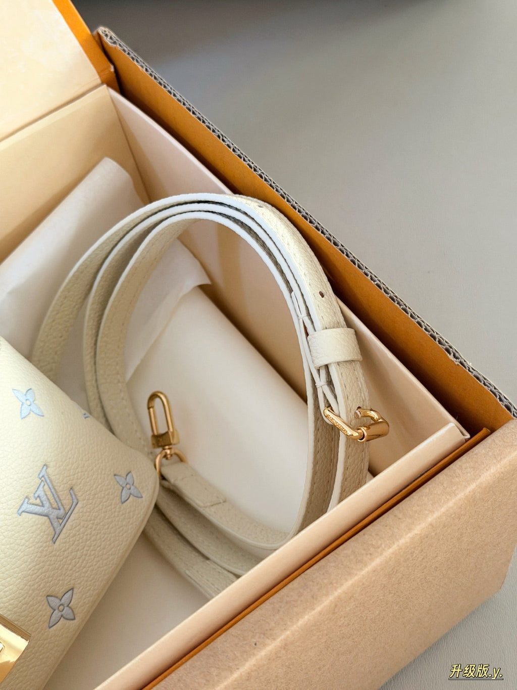 Ice cream blue lock flat makeup bag