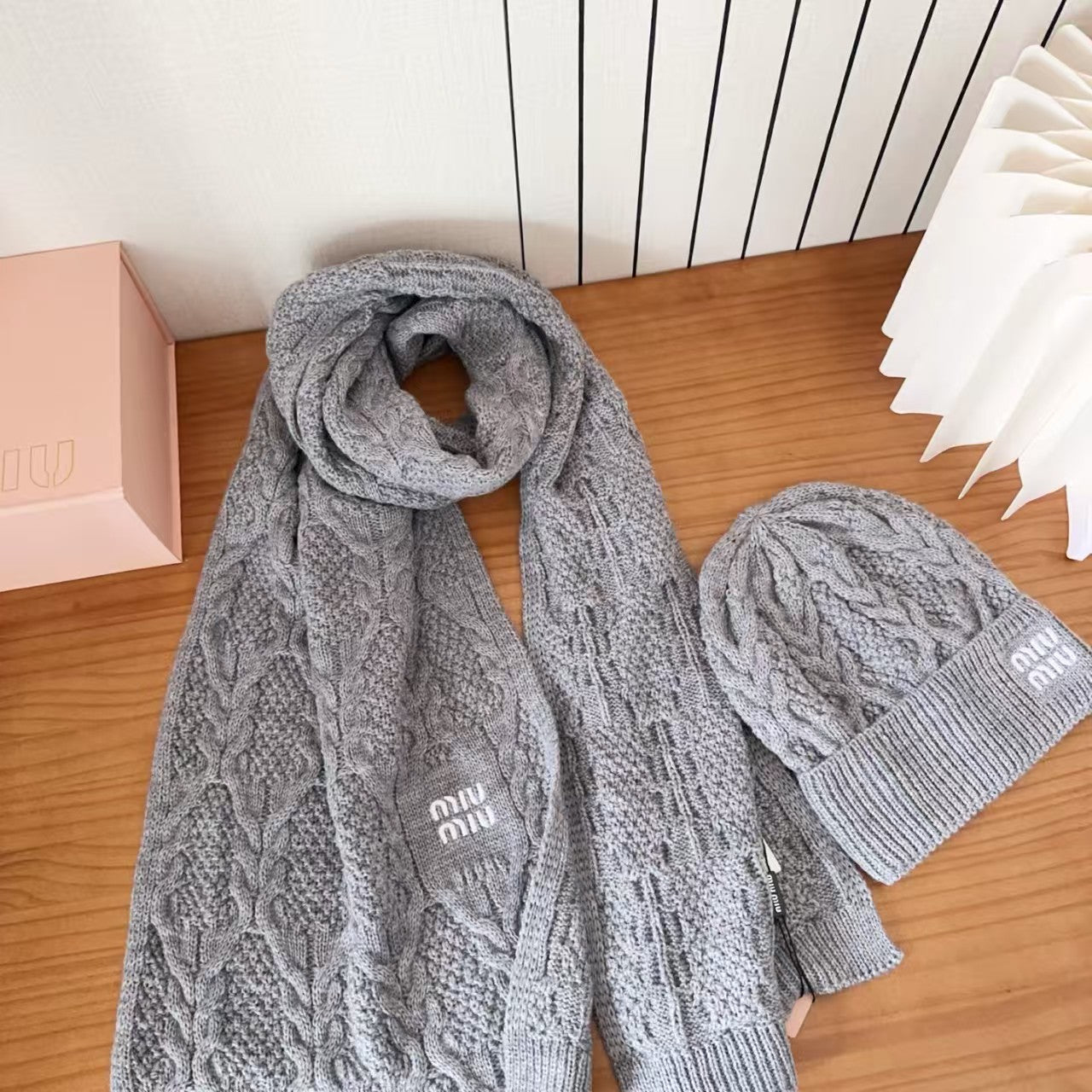 Explosive scarf and hat set
