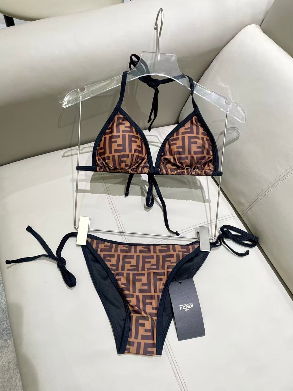 New split camisole swimsuit