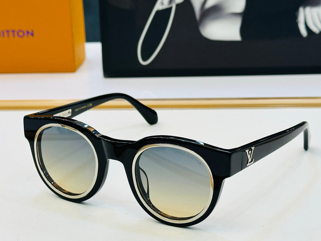 Fashionable round sunglasses
