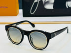 Fashionable round sunglasses
