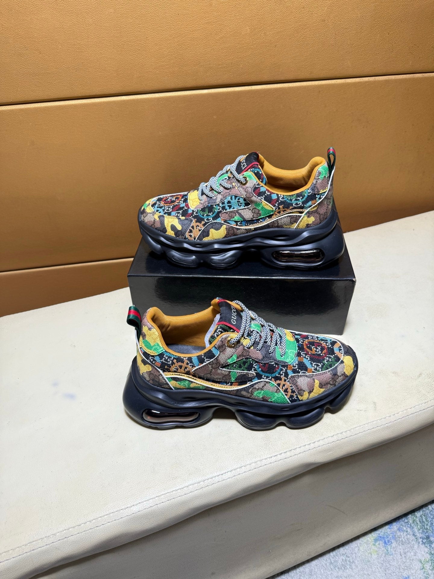 Unique modern style sports shoes
