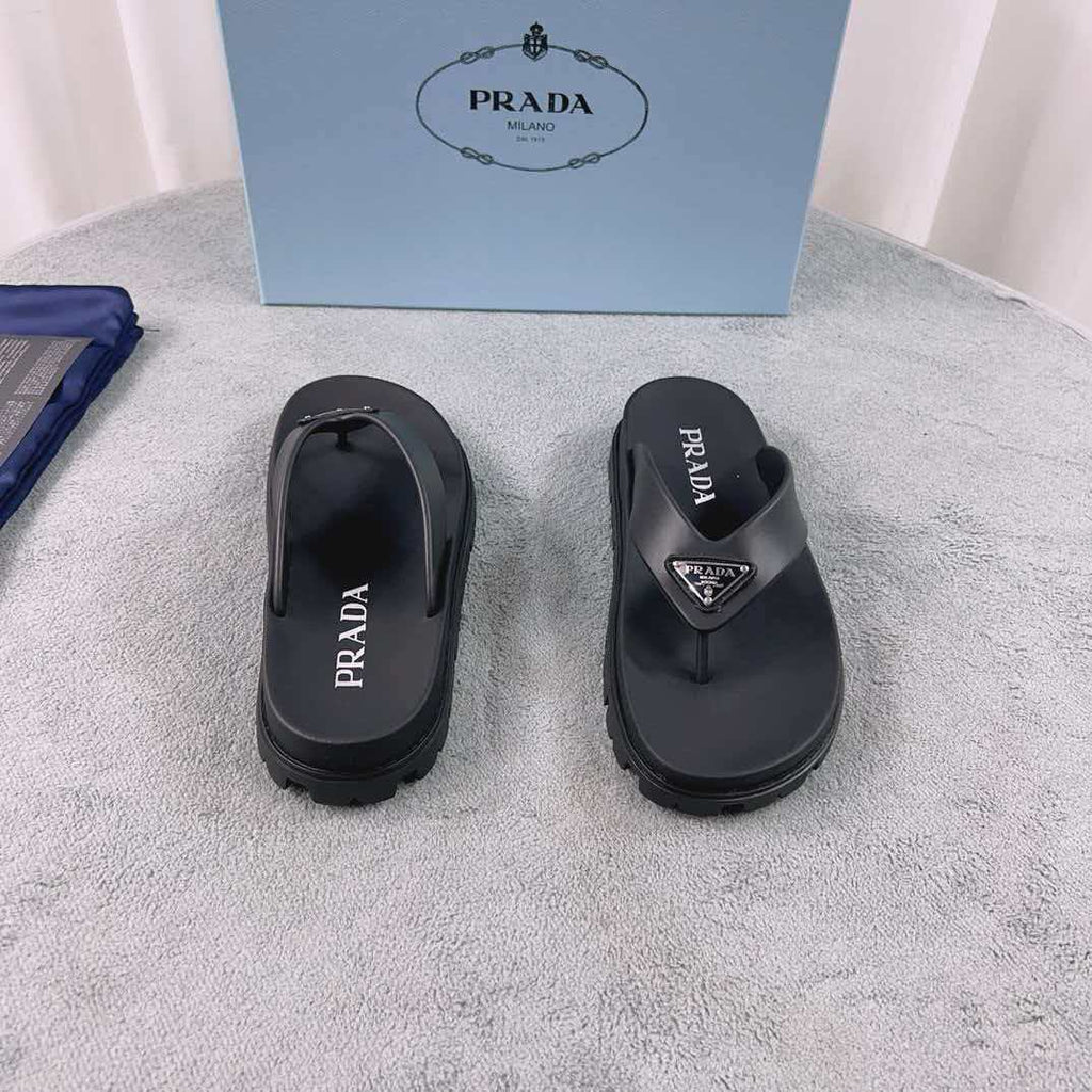 Latest couple style clamp slippers