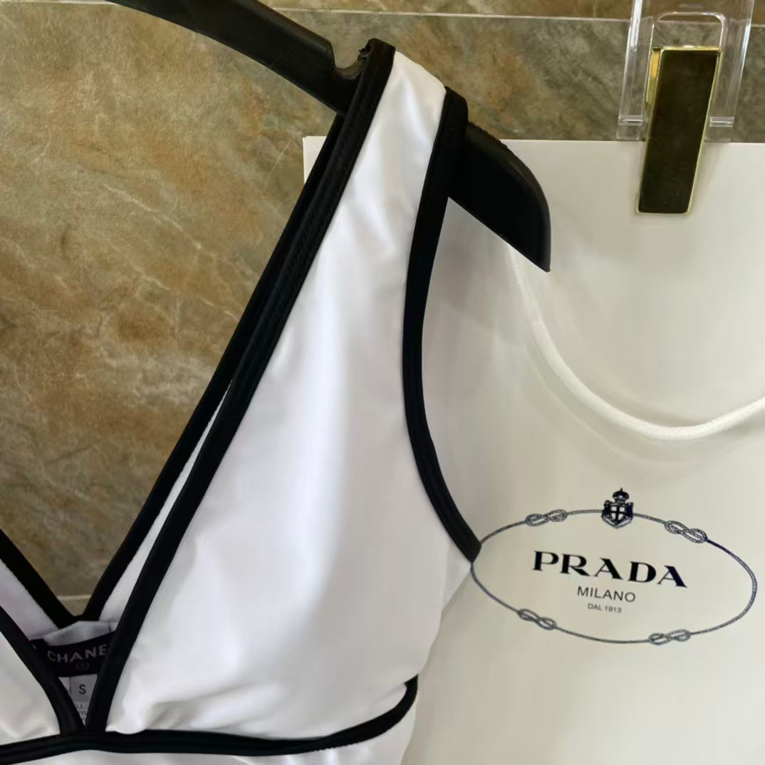 New backless one-piece swimsuit