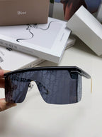 Large frame letter logo fashionable sunglasses