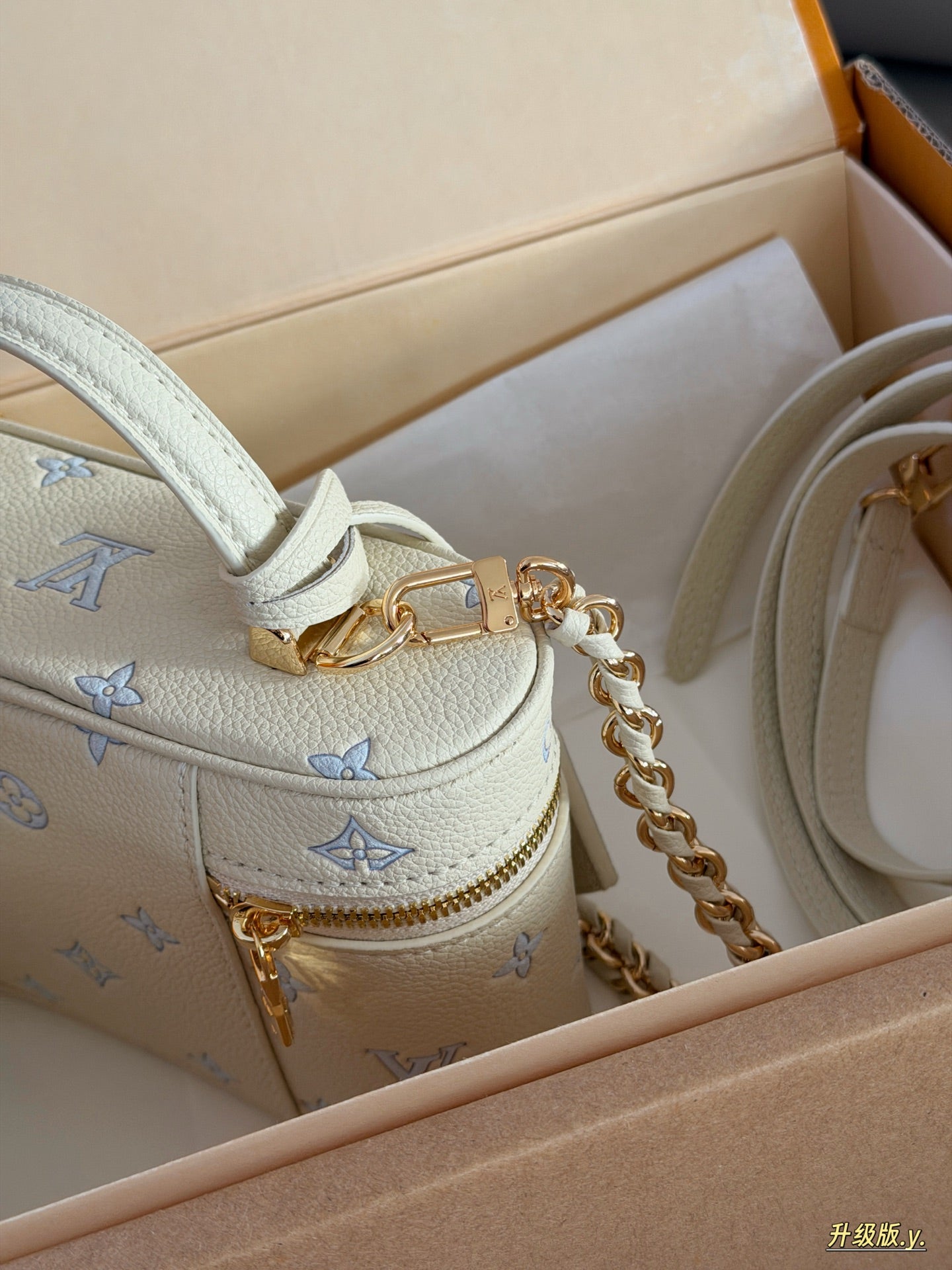 Ice cream blue lock flat makeup bag