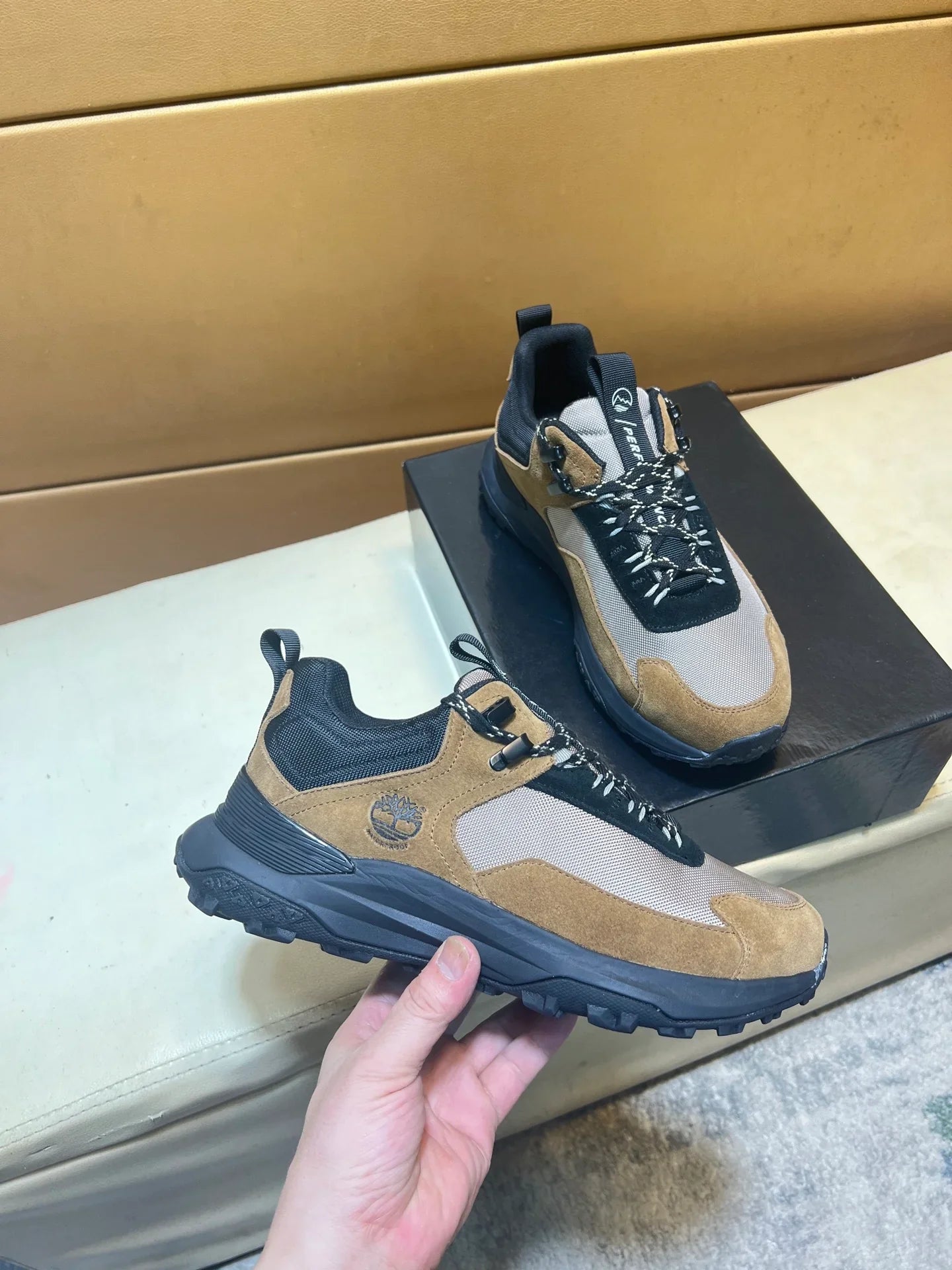 Low cut outdoor casual shoes
