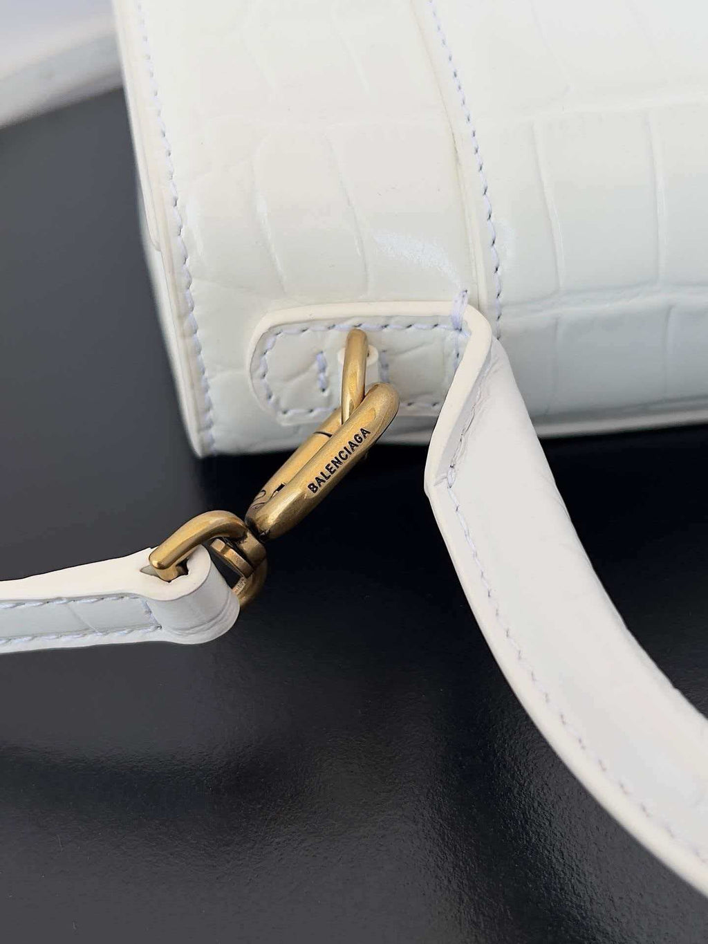 Crocodile patterned white gold buckle shoulder bag