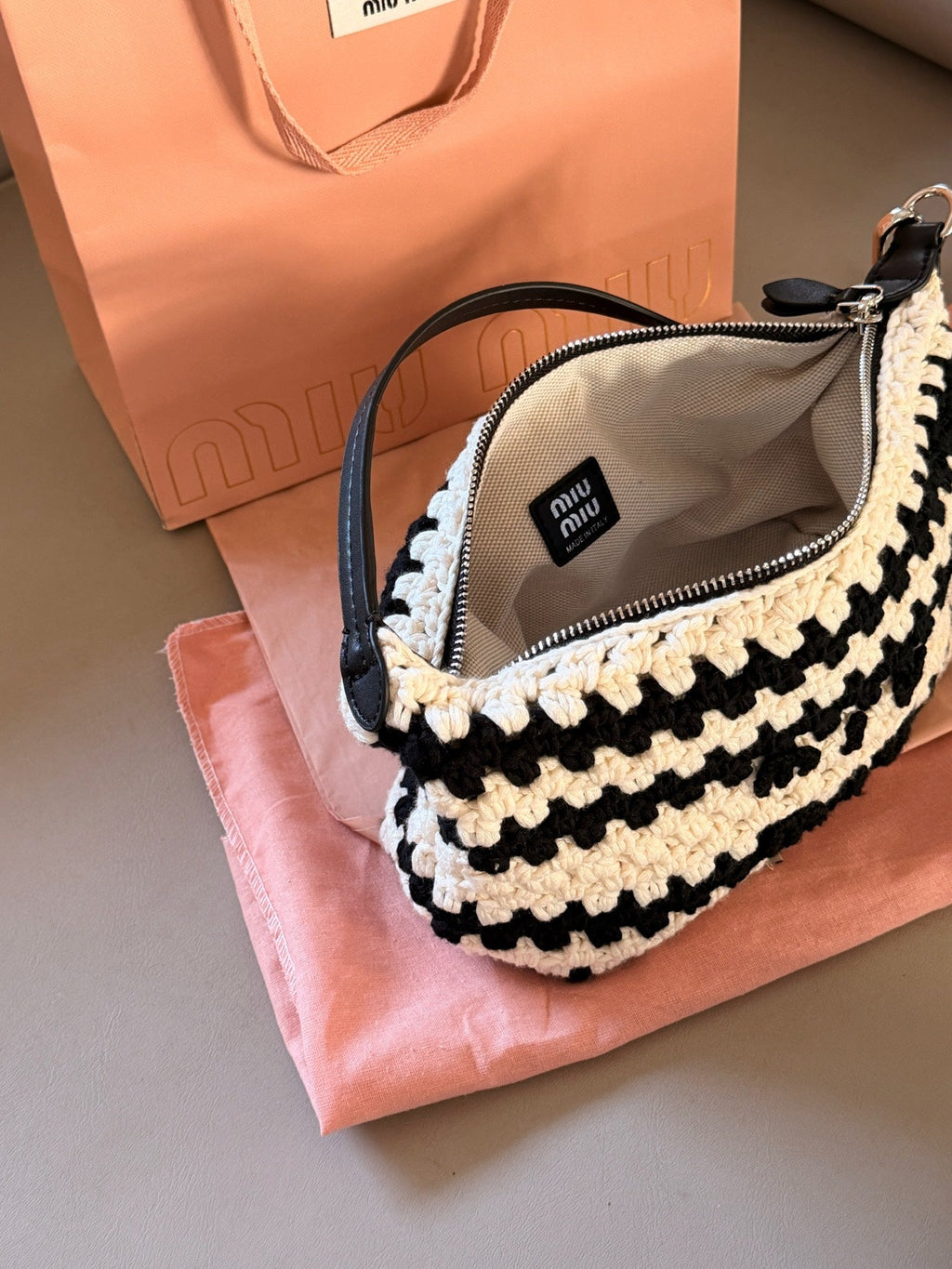 Black and white woven lunch box bag