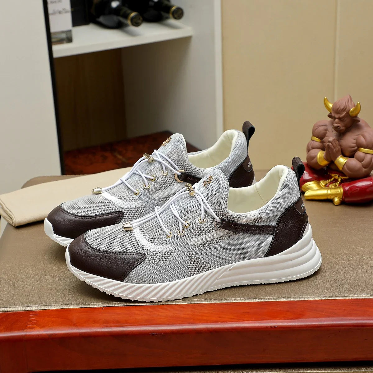 Calf leather sports shoes
