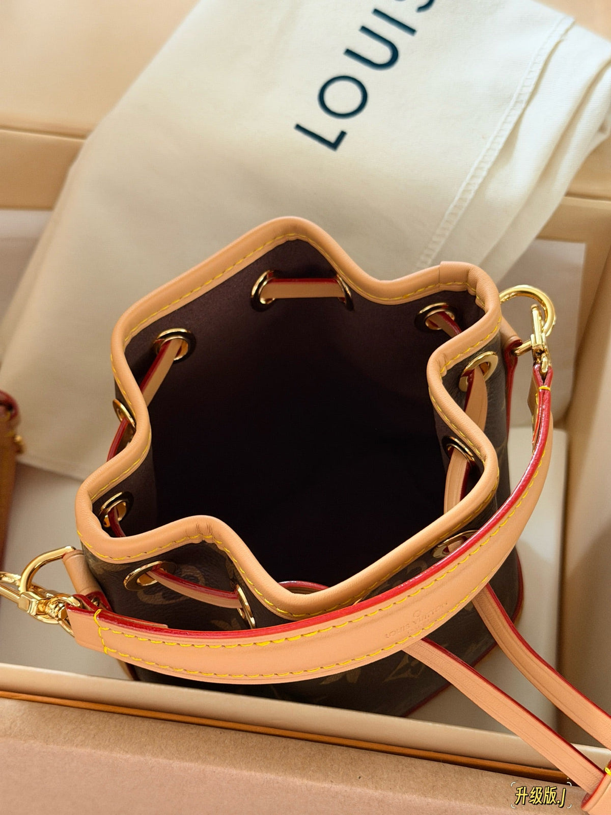 Old flower drawstring mini bucket bag