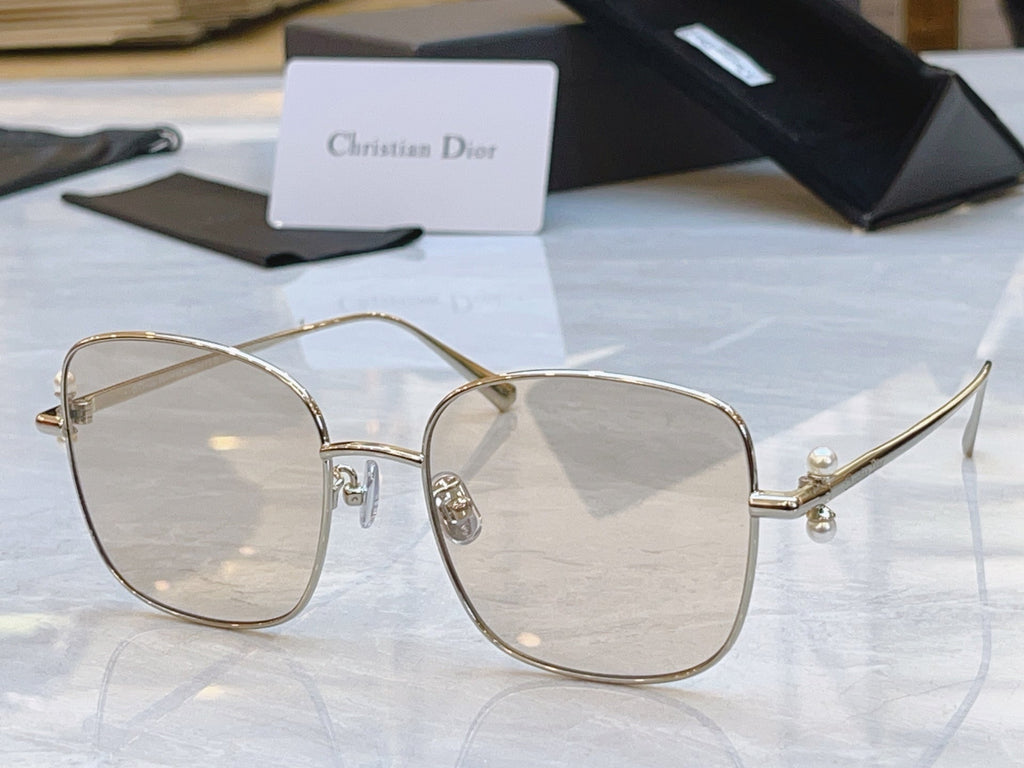 Metal framed sunglasses
