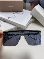Large frame letter logo fashionable sunglasses