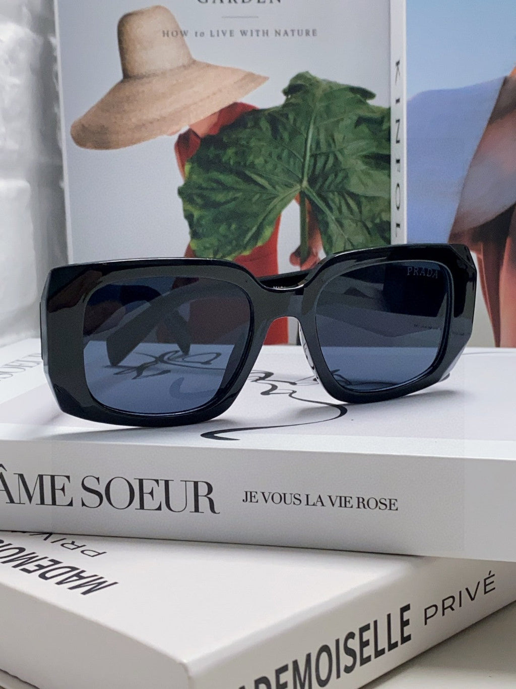 Retro inverted triangle logo sunglasses