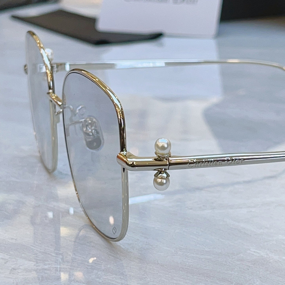 Metal framed sunglasses