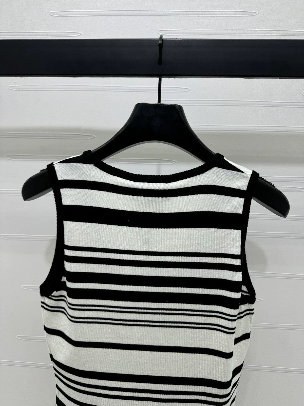 25 Spring and Summer Newest Style! U-neck striped knitted vest
