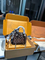 shell-shaped bag