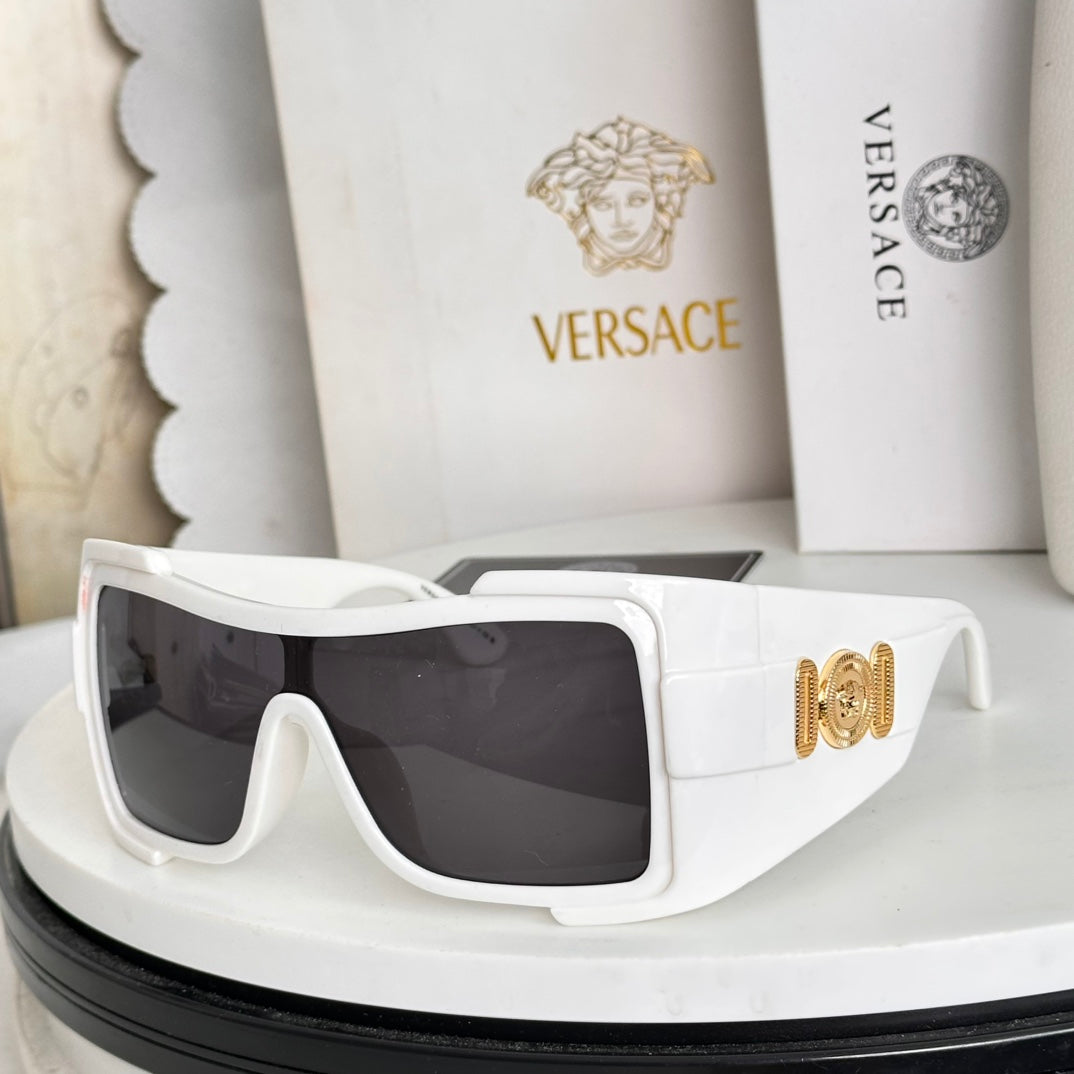 snow goggles