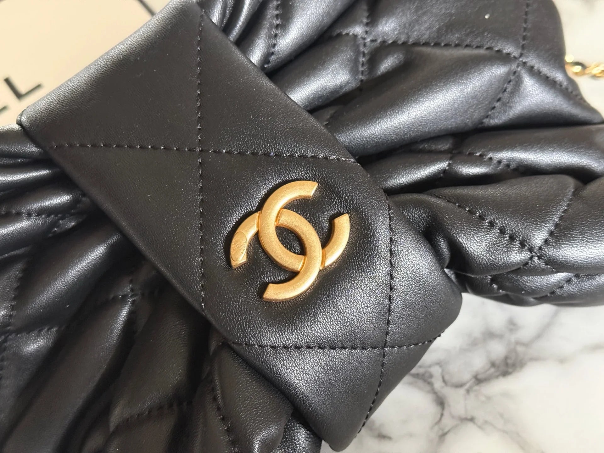 Bow handle chain sheepskin bag