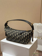 Horizontal lunch box bag made of canvas and cowhide