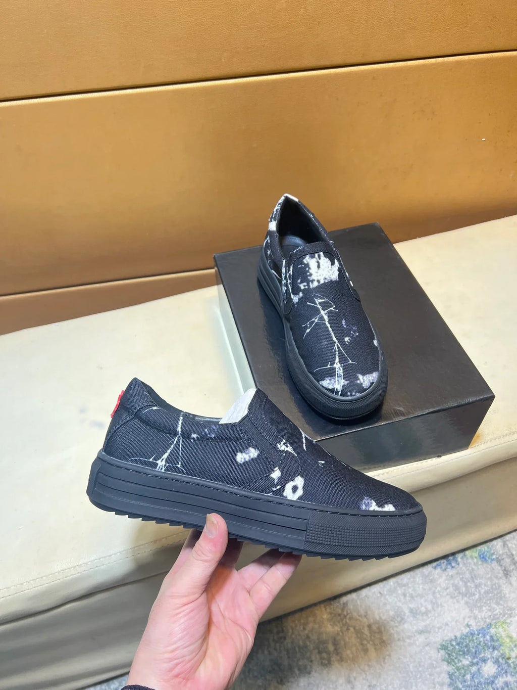 Modern style sports shoes