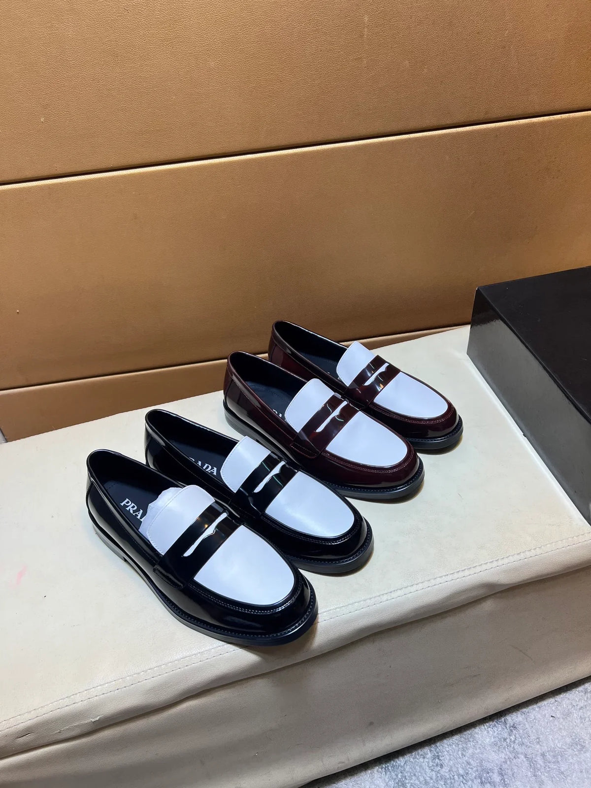 Modern style sports shoes