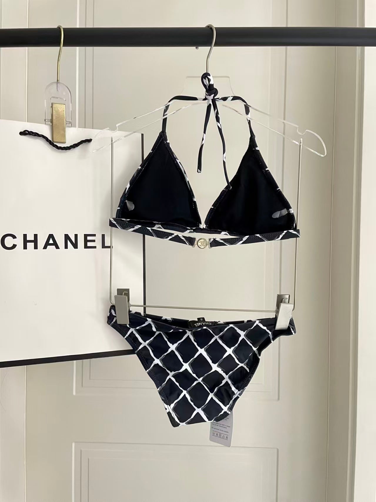 New quick drying elastic swimsuit