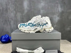 Wear and tear style sports shoes
