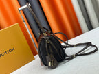 Travel handbag