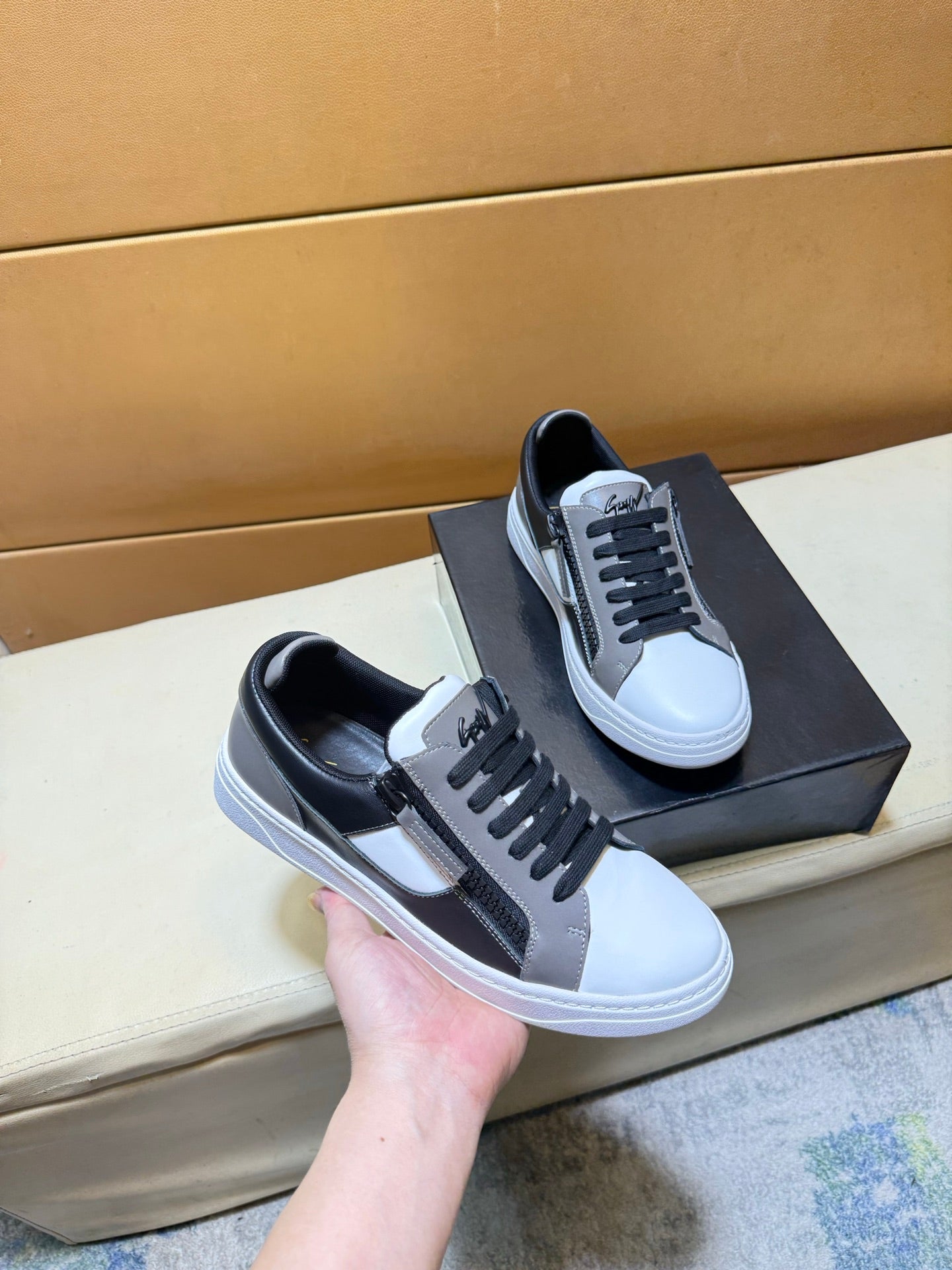 Lazy footrest style shoe upper breathable lace up board shoes