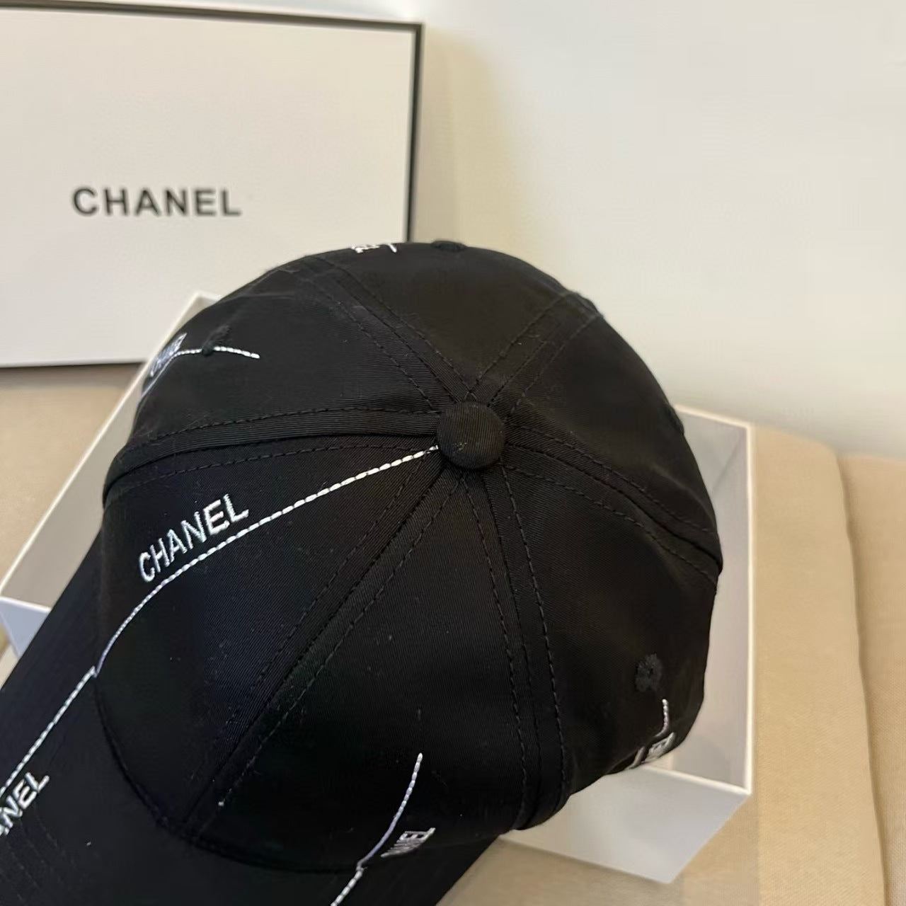 New fashionable baseball cap
