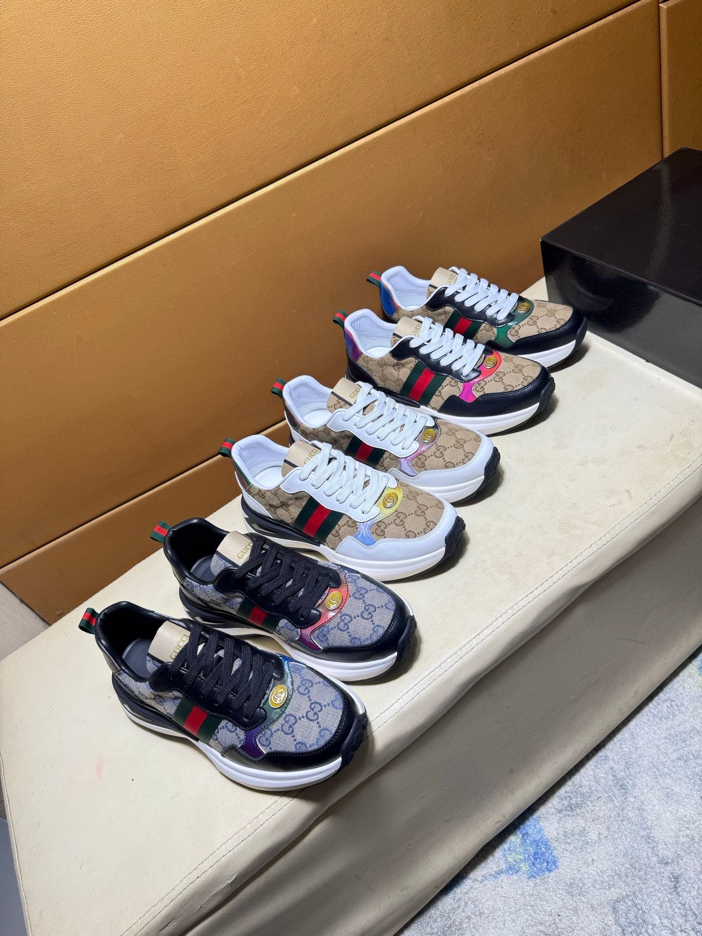 Unique modern style sports shoes